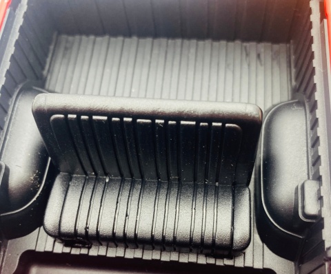 Ford Bronco (hard top) 1978 1:24 Motormax 79373 czerwony