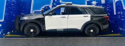 Ford Explorer 2022 biały/czarny bez oznaczeń 2022 1:24 Motormax 76998