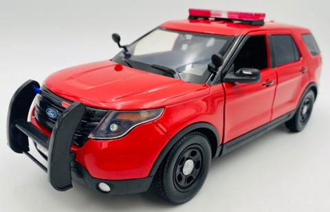Ford Explorer Fire Marshal czerwony bez oznaczeń 2015 1:18 Motormax 73545