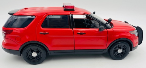 Ford Explorer Fire Marshal czerwony bez oznaczeń 2015 1:18 Motormax 73545
