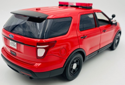 Ford Explorer Fire Marshal czerwony bez oznaczeń 2015 1:18 Motormax 73545