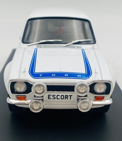 Ford Escort MK II RS 2000 model 124250 WhiteBox 1:24 biały