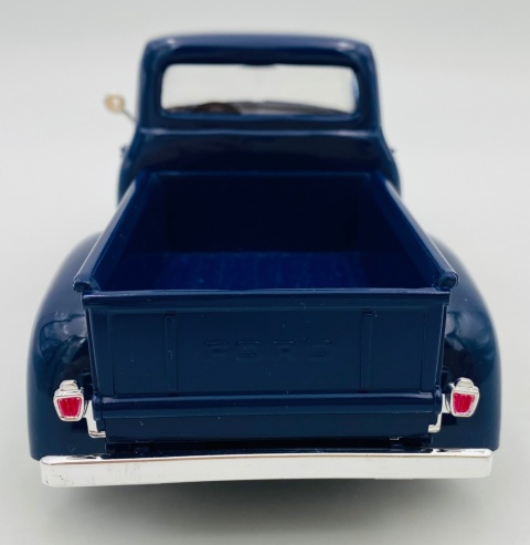 Ford F-100 Pickup 1956 1:24 Motormax 73235 granatowy