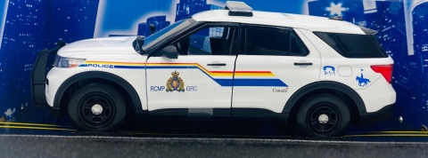 Ford Interceptor Police Canada RCMP 2022 Hybrid model 1:24 Motormax 76989