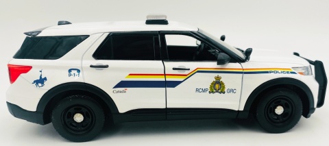 Ford Interceptor Police Canada RCMP 2022 Hybrid model 1:24 Motormax 76989