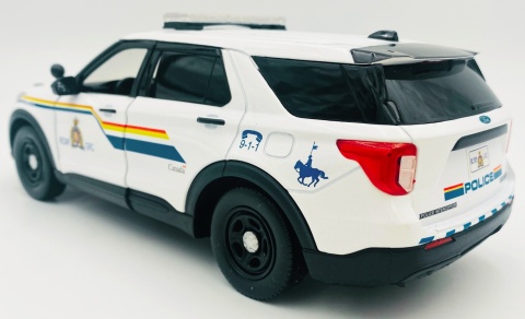 Ford Interceptor Police Canada RCMP 2022 Hybrid model 1:24 Motormax 76989