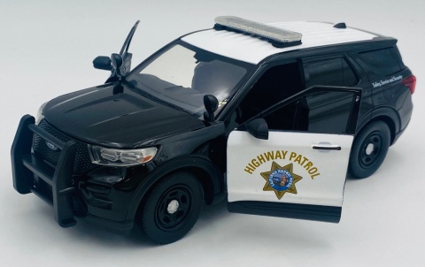 Ford Interceptor Police Utility CHP 2022 Hybrid model 1:24 Motormax 76991