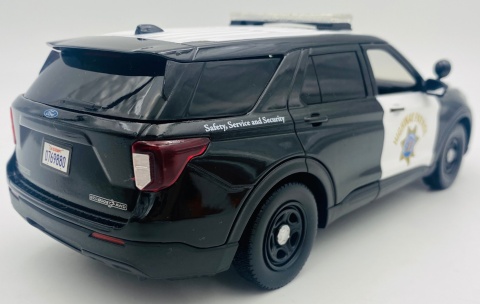 Ford Interceptor Police Utility CHP 2022 Hybrid model 1:24 Motormax 76991