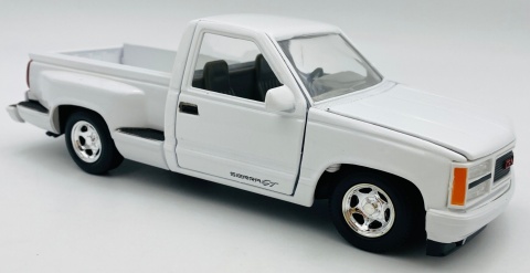 GMC Sierra GT Pickup 1992 1:24 Motormax 73204 biały