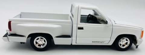 GMC Sierra GT Pickup 1992 1:24 Motormax 73204 biały