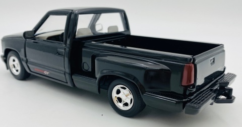 GMC Sierra GT Pickup 1992 1:24 Motormax 73204 czarny