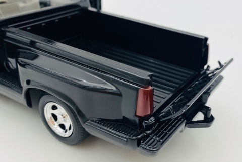 GMC Sierra GT Pickup 1992 1:24 Motormax 73204 czarny