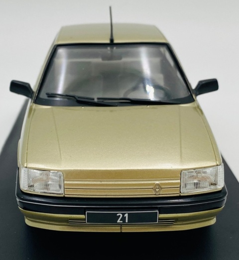 Renault 21 1986 beżowy WhiteBox 124254 model 1:24