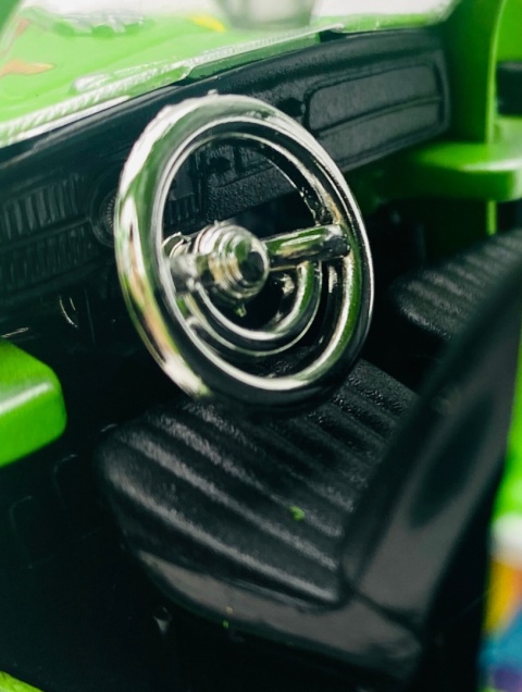 VW Beetle Classic Käfer 1:24 Motormax model 79598 graffiti