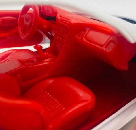 Chevrolet Corvette C5 1997 hardtop model 1:24 Motormax 73210 biały