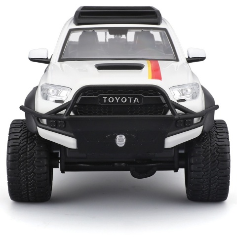 TOYOTA Tacoma TRD 2023 pickup 1:27 model off oad Maisto Design 32546