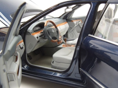 MERCEDES BENZ S-Class S55 AMG W220 (2000) model 183817 Norev 1:18 granatowy