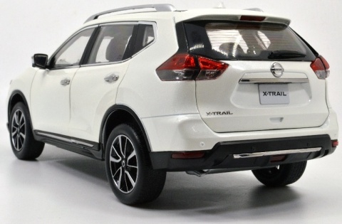 Nissan X-Trail III T32 (2018) model 5535W Paudi 1:18 biały
