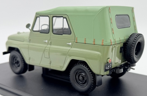 UAZ 469 (1975) Łazik Gazik model 124263 WhiteBox 1:24 zielony
