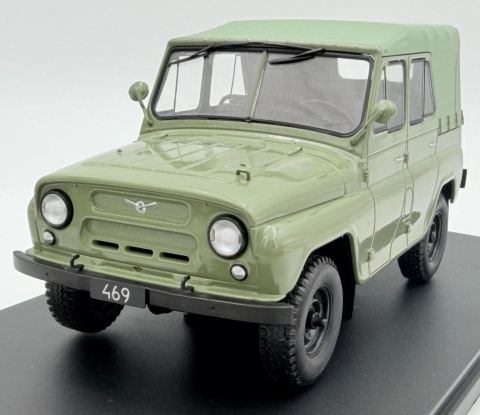 UAZ 469 (1975) Łazik Gazik model 124263 WhiteBox 1:24 zielony