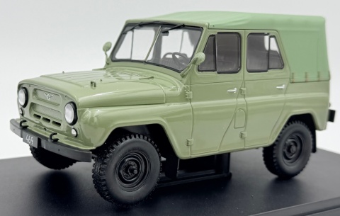 UAZ 469 (1975) Łazik Gazik model 124263 WhiteBox 1:24 zielony