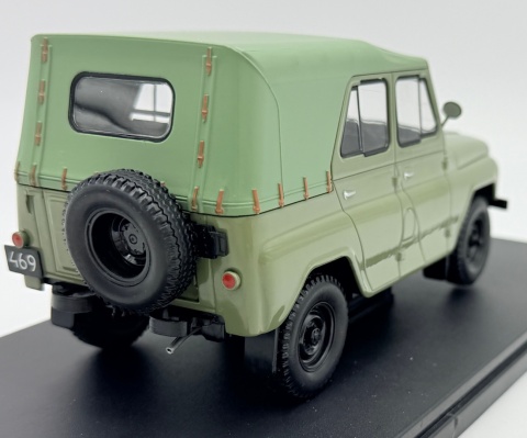 UAZ 469 (1975) Łazik Gazik model 124263 WhiteBox 1:24 zielony