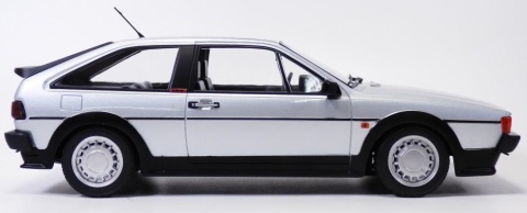 VW Volkswagen Scirocco GTX 16V (1988) model 188635 Norev 1:18 srebrny