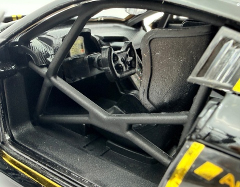 Audi R8 LMS GT3 model 1:24 Motormax 79208 czarny ze złotym Midnight Eclipse