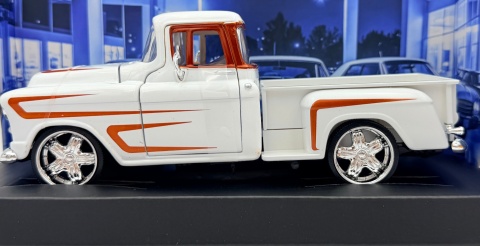 Chevrolet 3100 Stepside 1955 model 1:24 Motormax 79888 Kult Klassics