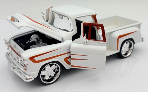 Chevrolet 3100 Stepside 1955 model 1:24 Motormax 79888 Kult Klassics