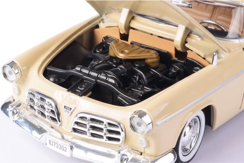 Chrysler C300 1955 model 1:24 Motormax 73302 beżowy
