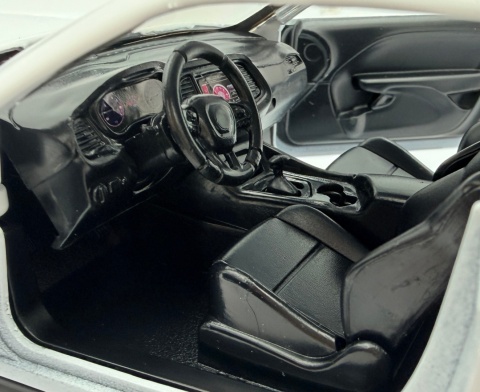 DODGE Challenger SRT Hellcat 1:24 Motormax 79350 biały