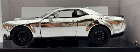 DODGE Challenger SRT Hellcat 2018 model 1:24 Motormax 79095 lustro chrom