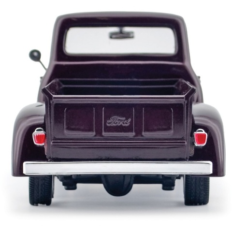 Ford F-100 Pickup 1956 model 1:24 Motormax 79882 Kult Klassics