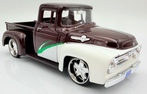 Ford F-100 Pickup 1956 model 1:24 Motormax 79882 Kult Klassics