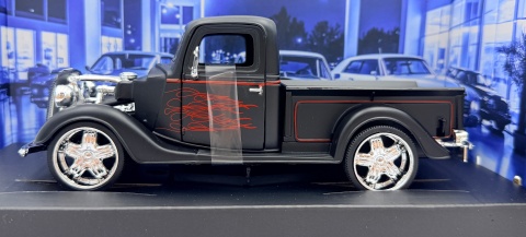 Ford Pickup 1937 model 1:24 Motormax 79884 Kult Klassics