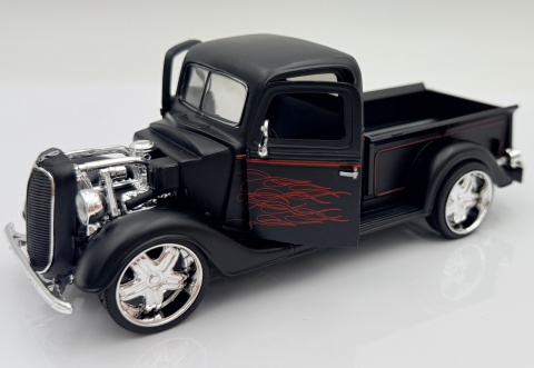 Ford Pickup 1937 model 1:24 Motormax 79884 Kult Klassics