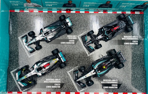 ZESTAW Mercedes F1 TYLKO Hamilton W10, W12, W13, W15 BBurago 1:43 18-38093