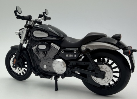 Benda Chinchilla 300 motocykl model 1:12 LED dźwięk Huayi M12-9 czarny