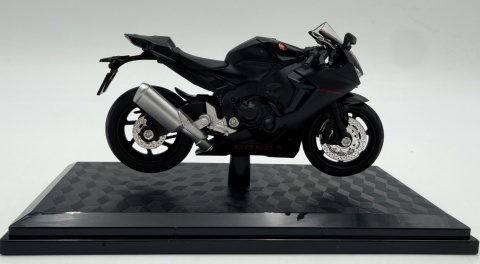 Honda CBR1000RR Fireblade motocykl model 1:18 Huayi M18-2B czarny