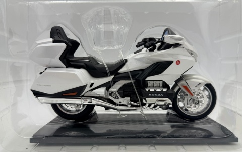 Honda GL1800 Gold Wing motocykl model 1:12 LED dźwięk Huayi M12-12 biały