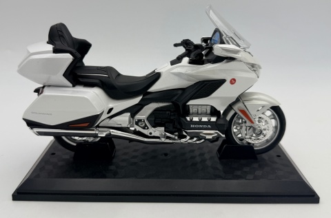 Honda GL1800 Gold Wing motocykl model 1:12 LED dźwięk Huayi M12-12 biały