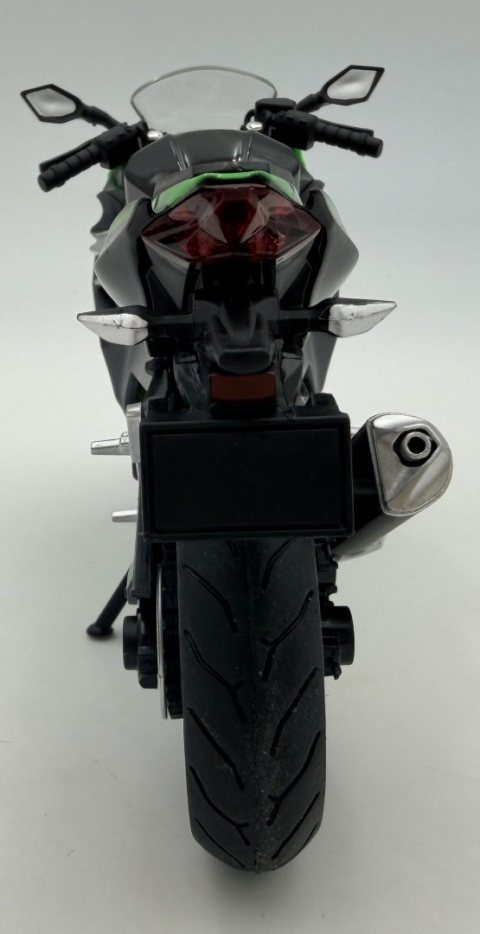 Kawasaki Ninja 400 motocykl model 1:12 LED dźwięk Huayi M12-17 czarny
