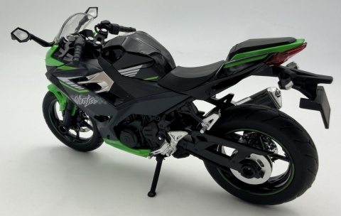 Kawasaki Ninja 400 motocykl model 1:12 LED dźwięk Huayi M12-17 czarny