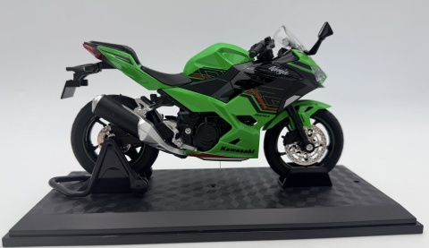 Kawasaki Ninja 400 motocykl model 1:12 LED dźwięk Huayi M12-17 zielony