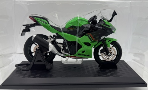 Kawasaki Ninja 400 motocykl model 1:12 LED dźwięk Huayi M12-17 zielony