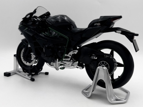Kawasaki Ninja H2R DŹWIĘK DYM LED model 1:9 Huayi M6-2A czarny