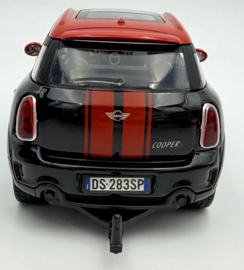 MINI Cooper S Countryman z przyczepką kempingową model 1:24 Motormax 79762