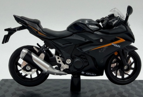Suzuki GSX 1000R motocykl model 1:18 Huayi M18-3B czarny