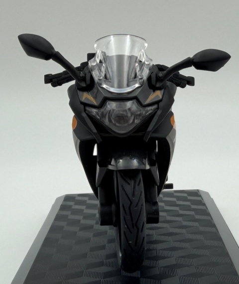 Suzuki GSX 1000R motocykl model 1:18 Huayi M18-3B czarny